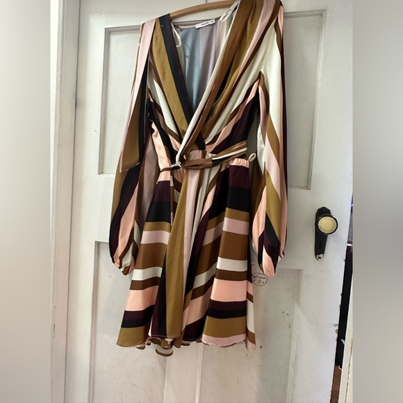 Sheike Dresses & Skirts - Sheike size 12 stripe dress long sleeve